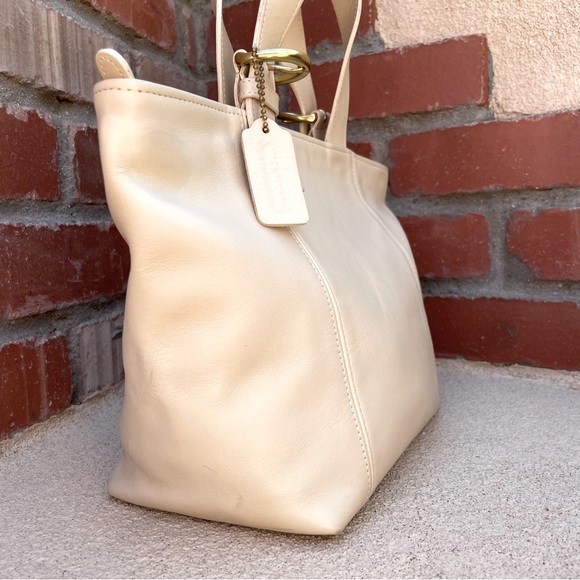 VTG🌻 COACH Waverly Buckle Leather Tote Bag with Zip Wristlet in Ivory/Sunflower - Picture 16 of 16